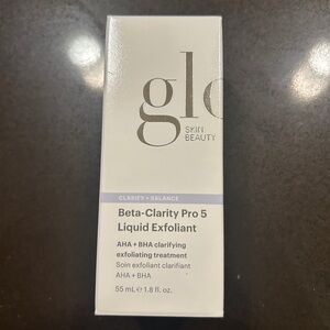 Glo Skin Beauty - Pro 5 Liquid Exfoliant
AHA + BHA Clarifying Treatment.